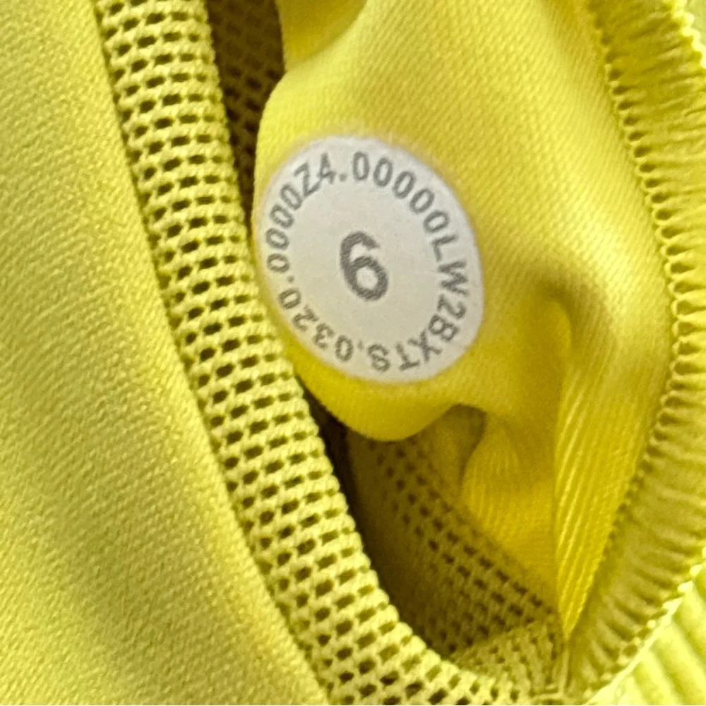 Lululemon Unleash Strength Sports Bra *Medium Support Yellow Serpentine Size 6